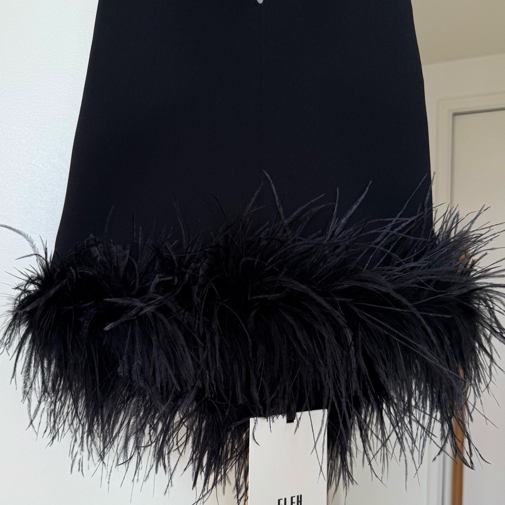 Italian Brand Eleh. Elegant Black Halter Top with Feather Detail. M Size. New! - Picture 3 of 10